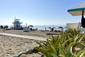Relaxen am Strand von Rom Ostia